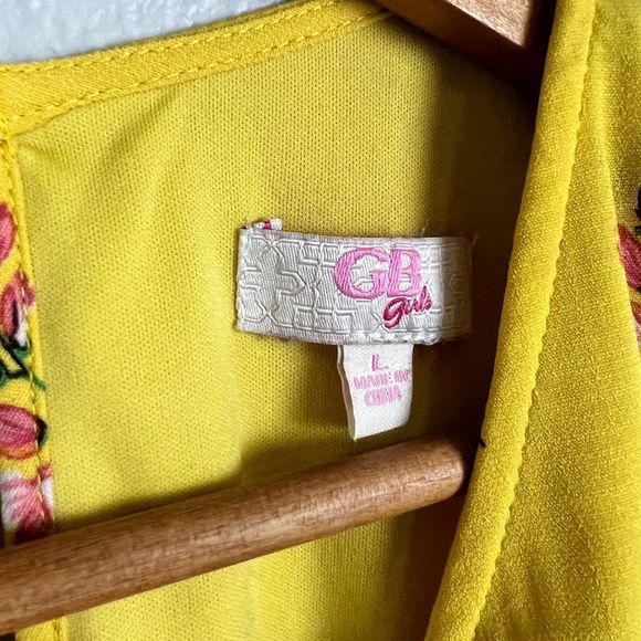 Gianni Bini Yellow Floral V-neck Tie Waist Romper With Bell Sleeves - Picture 4 of 8